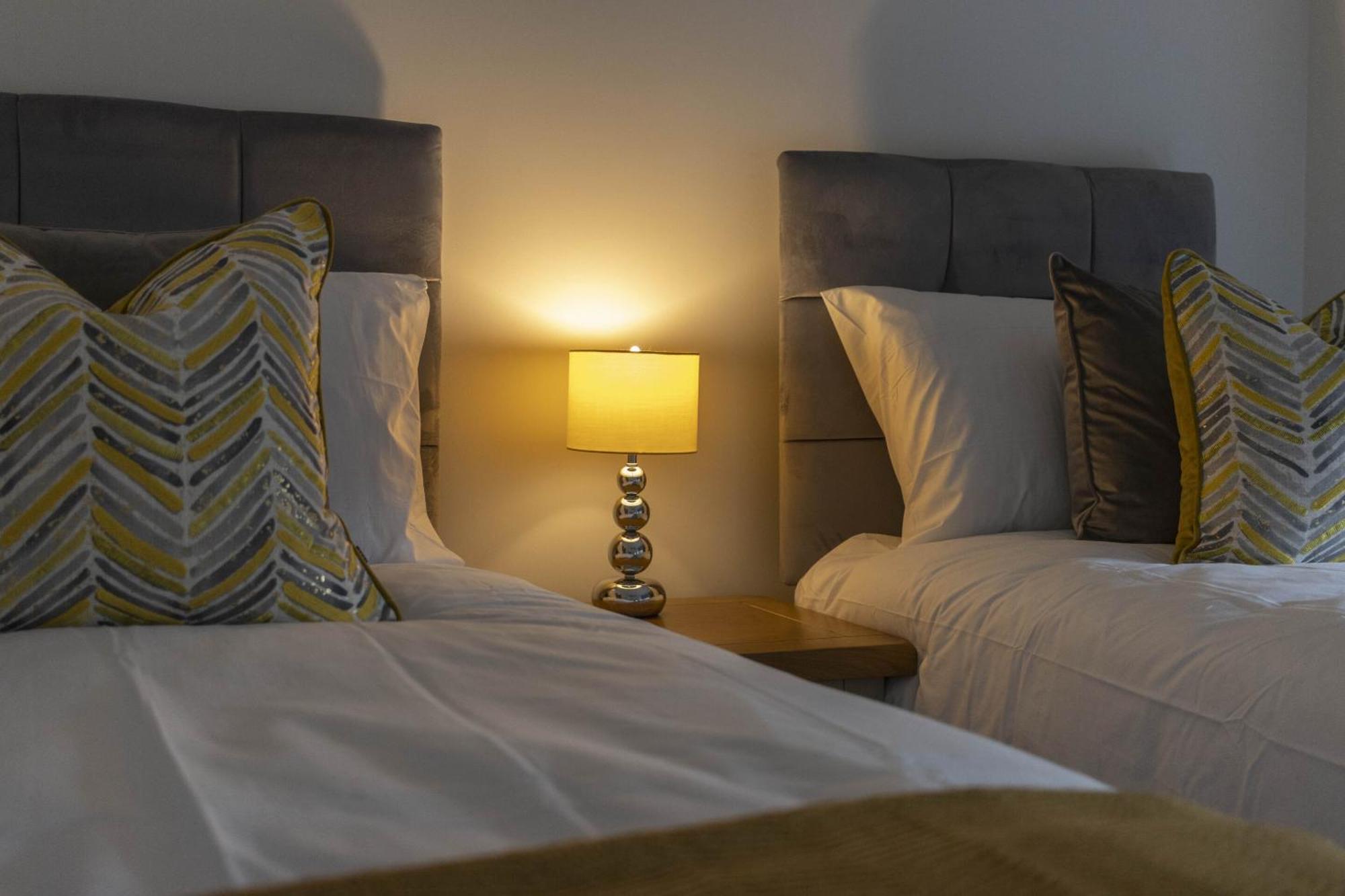 Linacre 11 - Modern 2 Bed Behind The Cathedral With Free Parking And Fast Wifi Appartement Exeter Buitenkant foto